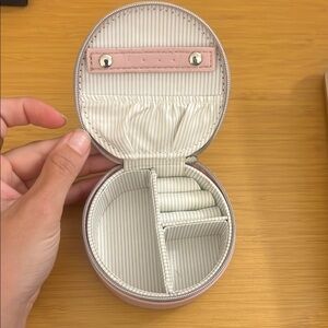 Pink Round jewelry sturdy box with zipper